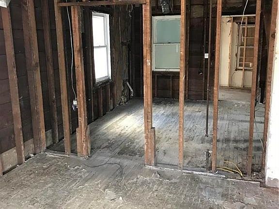 3rd image of 515 Tauromee Ave