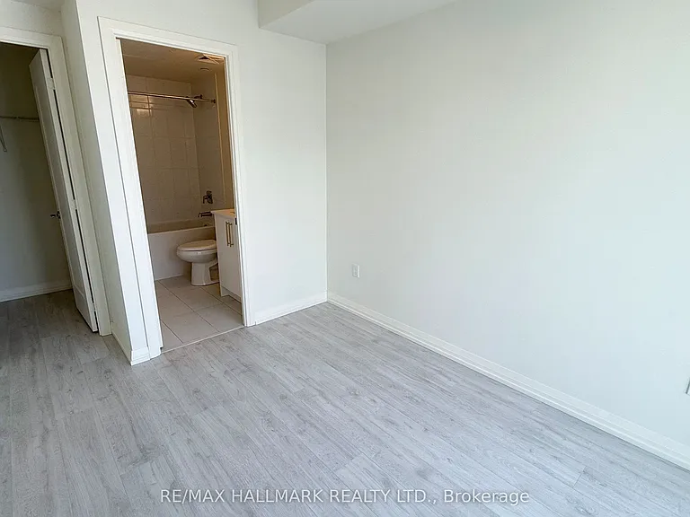 27 Korda Gate E #2502 — Photo 4