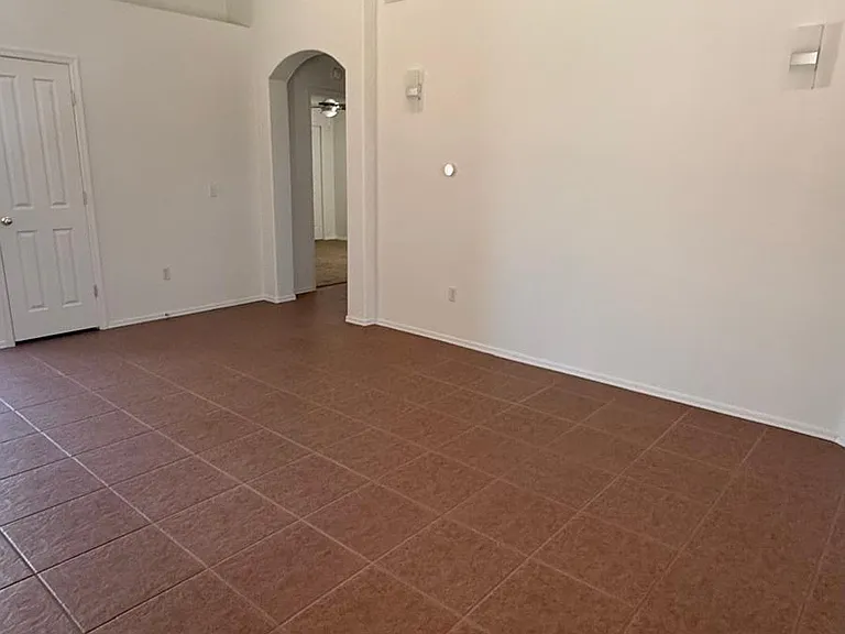 2428 E Calle Lena Verde — Photo 3