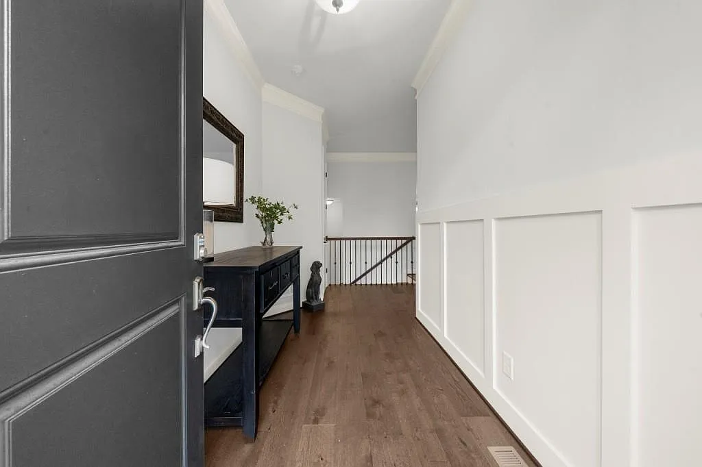 3 bed, 3.5 bath, 2392 sqft, $5,300 — Photo 4