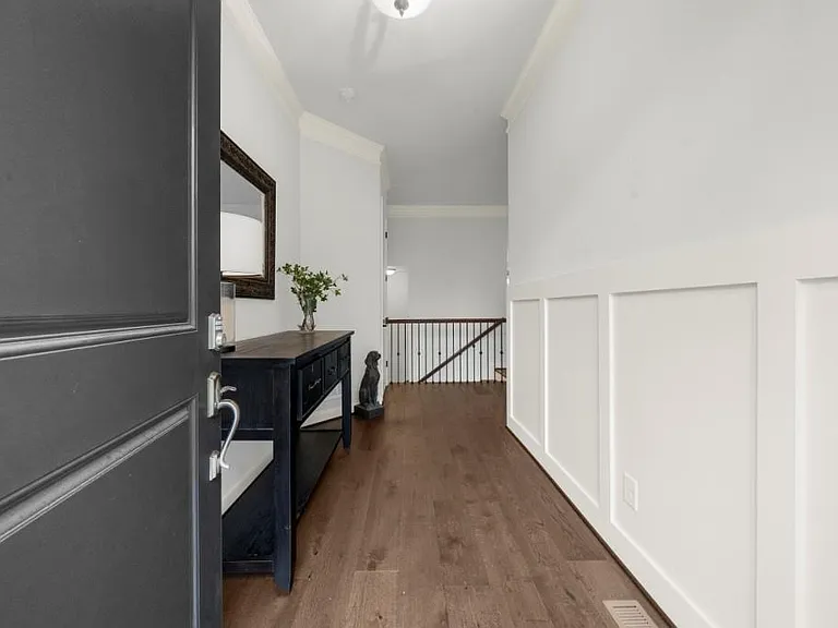 410 Rose Garden Ln — Photo 4