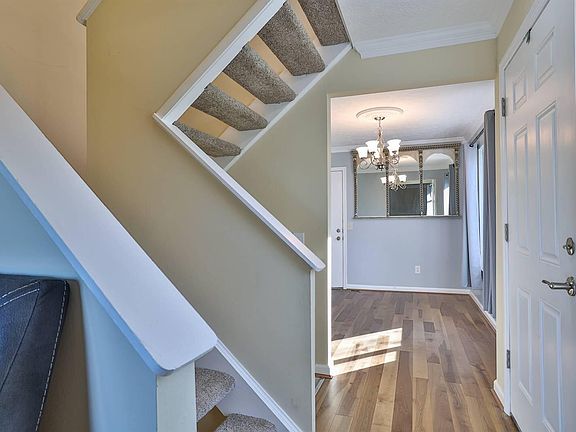 5th image of 4050 Edgelake Ct