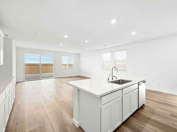 4 web or mls Lennar 3644 Misty Dusk Ave 04
