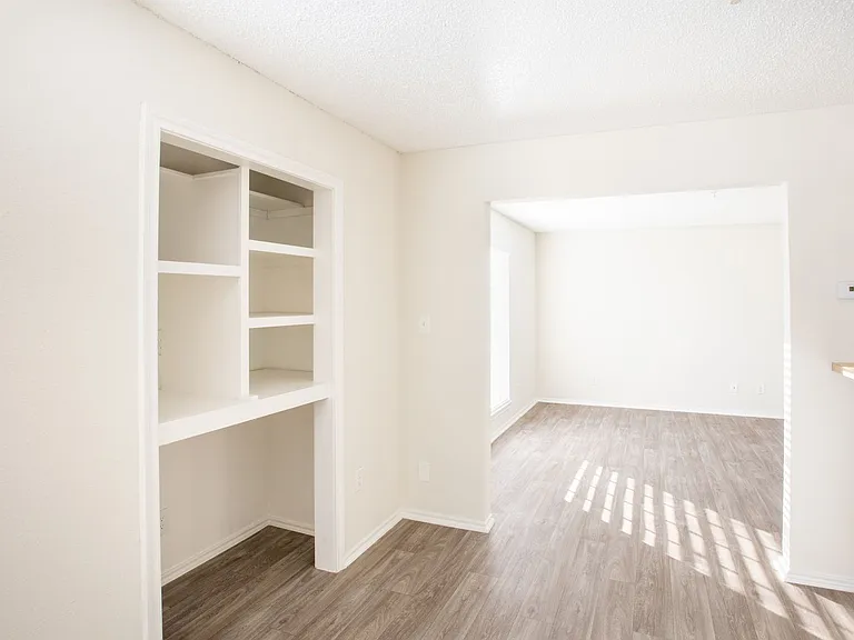 4915 Gaston Lofts — Photo 6