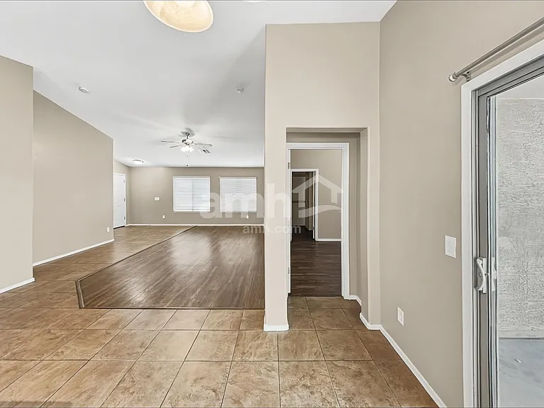 2324 S 238th Ln — Photo 5