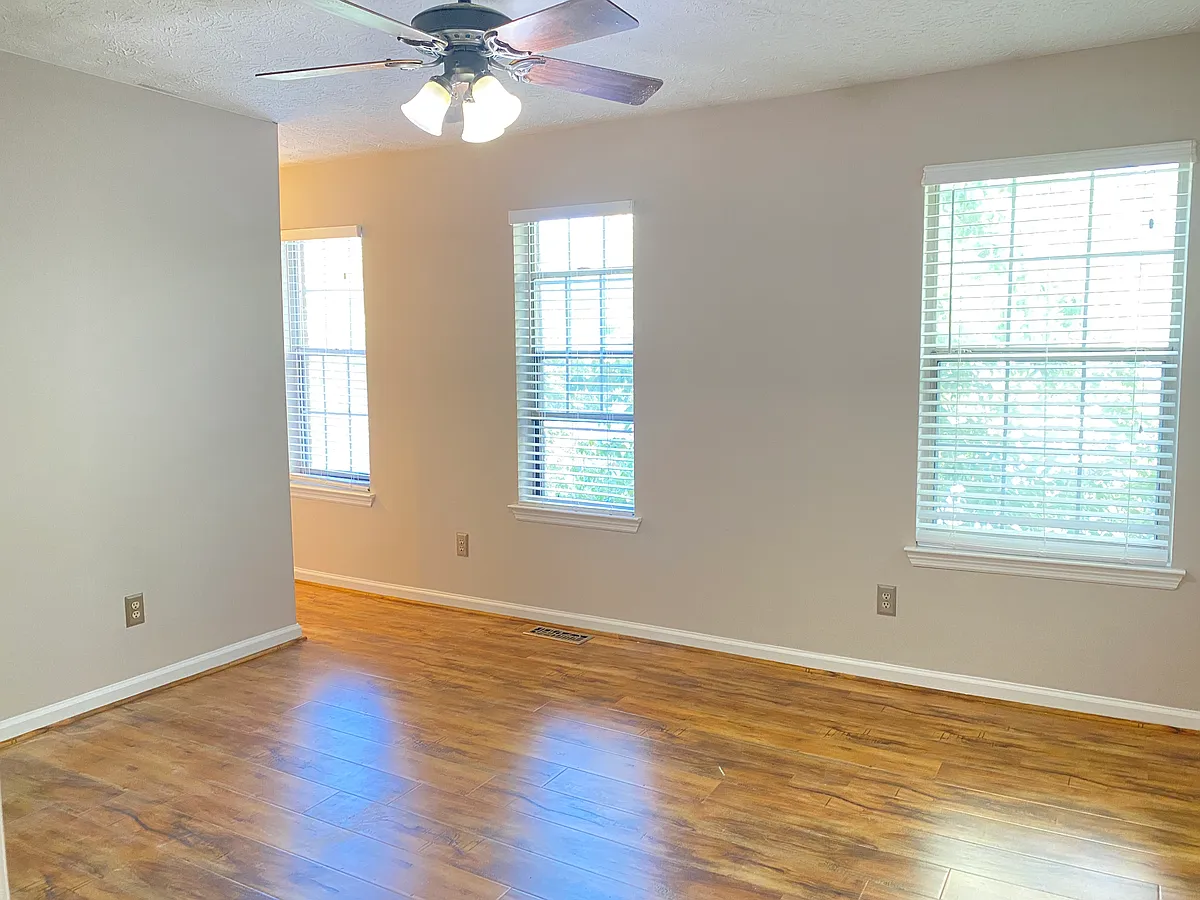 Building Photo - 3866 Meadow Creek Dr