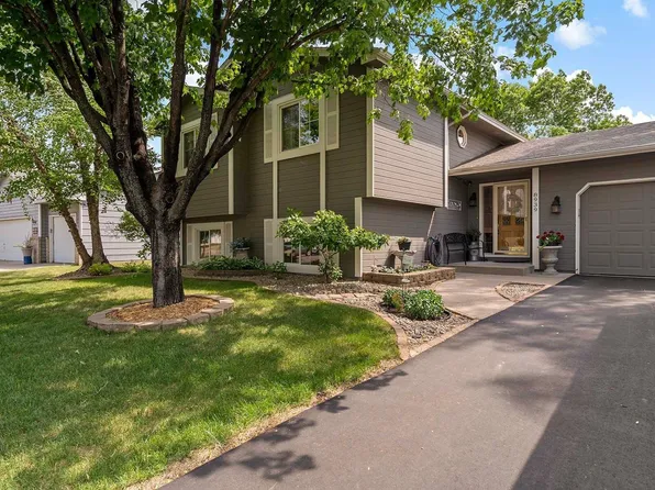 8939 Woodhall Cir N, Brooklyn Park, MN 55443