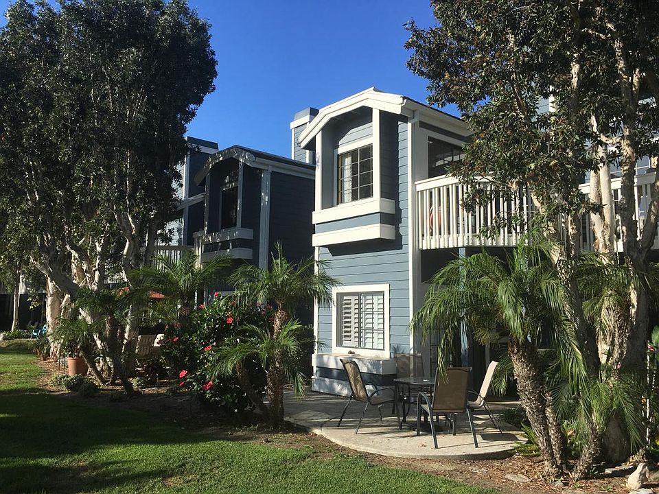Back porch on community green belt, relax and enjoy the sun