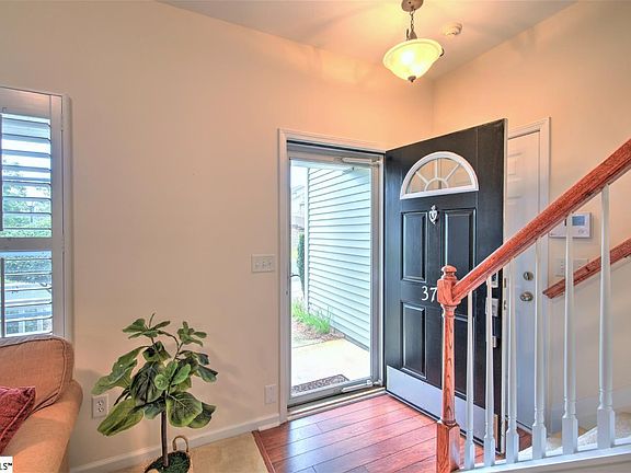 5th image of 374 Juniper Bend Cir