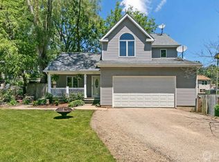 8606 Elm St, Wonder Lake, IL 60097