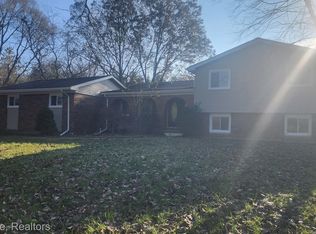 33429 Quaker Valley Rd, Farmington Hills, MI 48331