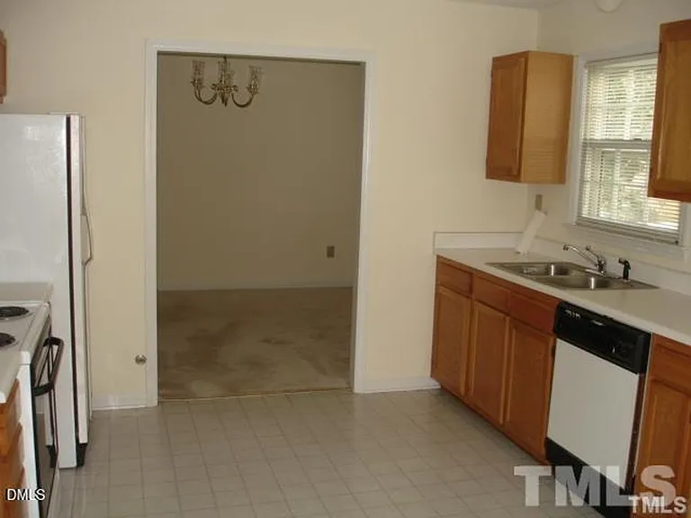 311 Wax Myrtle Ct — Photo 3