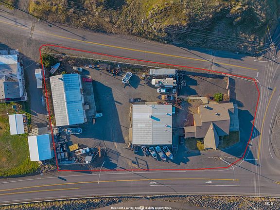 4th image of 3010 Riverside Dr