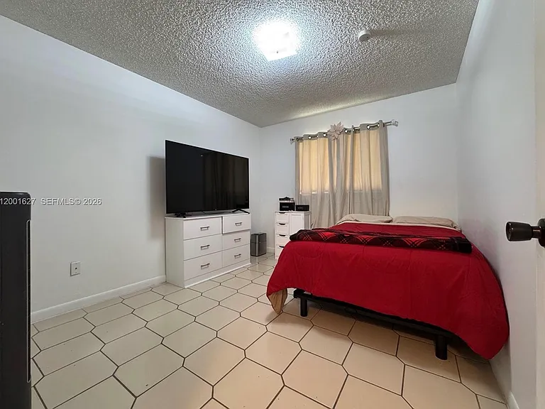 10765 SW 4th St — Photo 4
