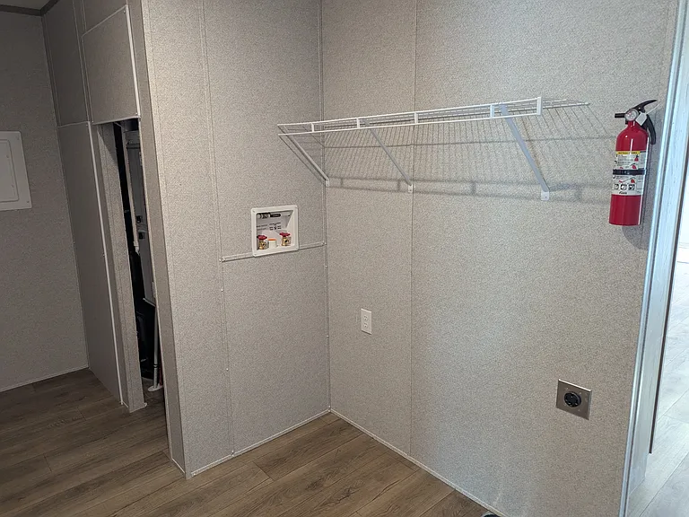 2130 N Brabant — Photo 11