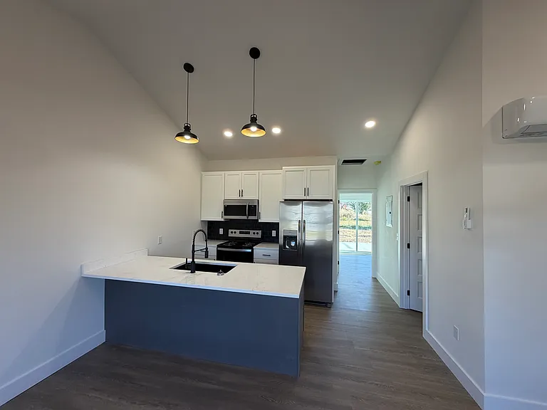 800 Engineer St #4 — Photo 2