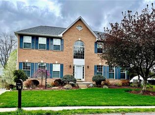 137 Lake Colony Dr, Venetia, PA 15367