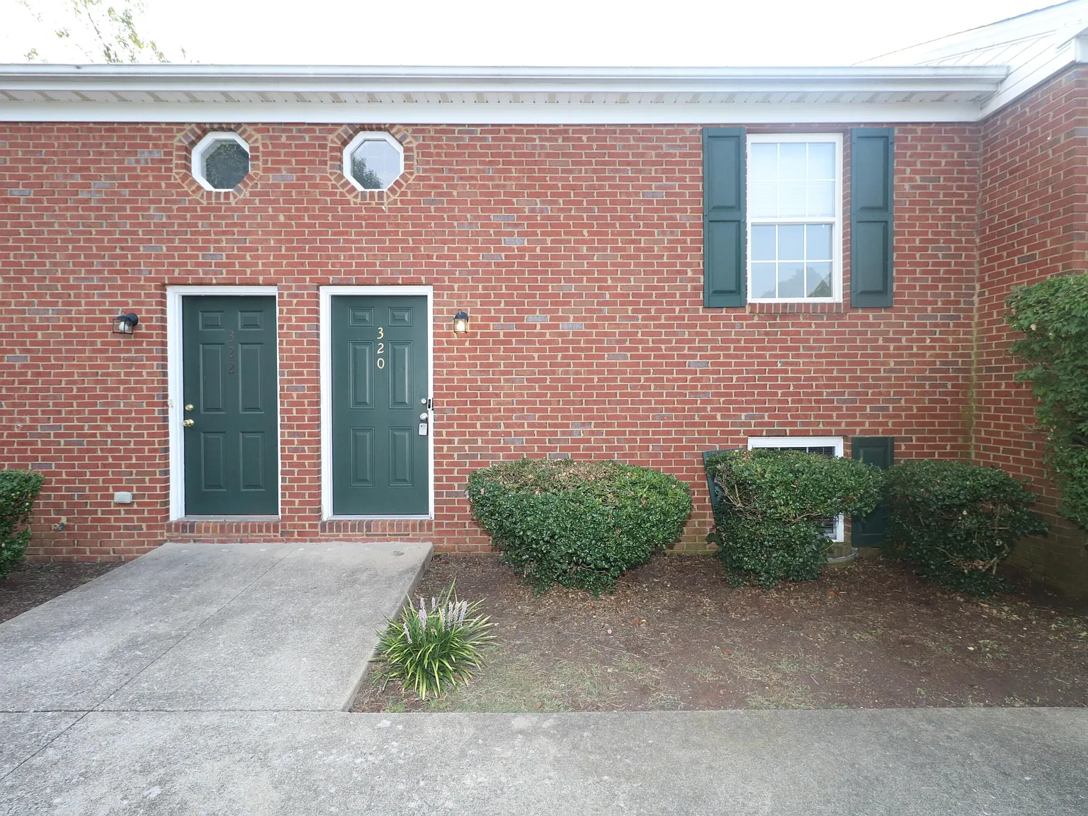 2 bed, 2.0 bath, 1044 sqft, $1,150 — Photo 1