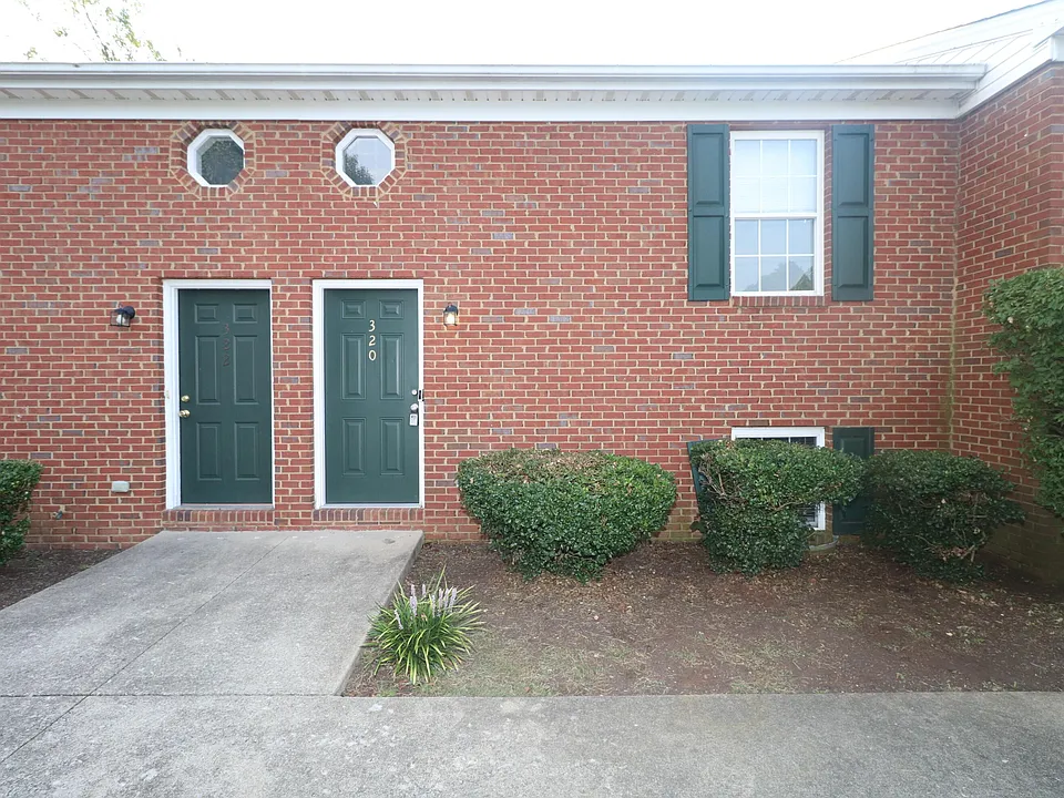 320 Lakeview Dr