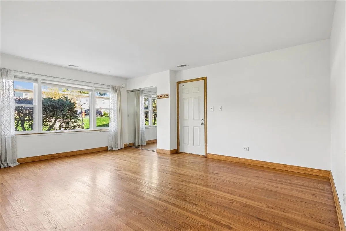2 bed, 900 sqft, $1,800 — Photo 4