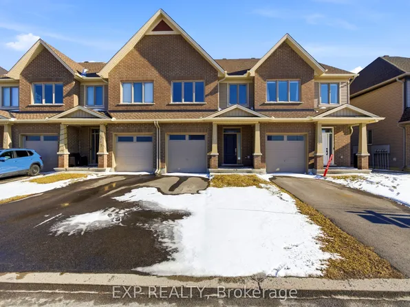 110 Jardiniere St, Ottawa, ON K2S 2K2