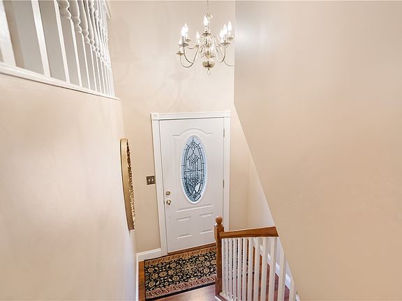 2nd image of 112 Lynnway Dr
