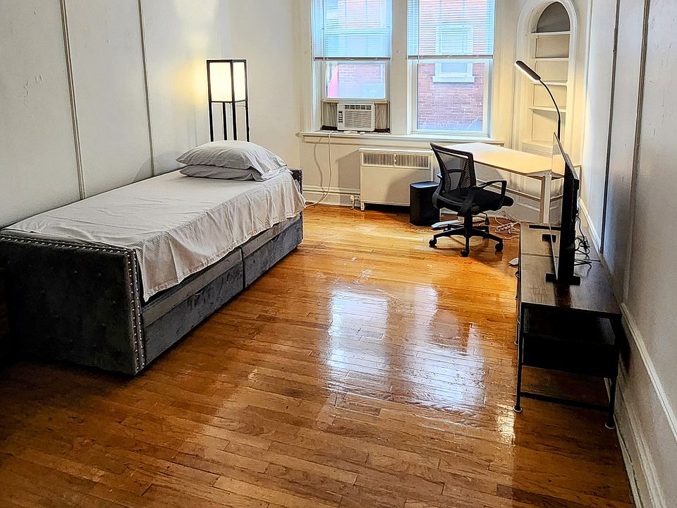Welcome Home! Studio with ample space.