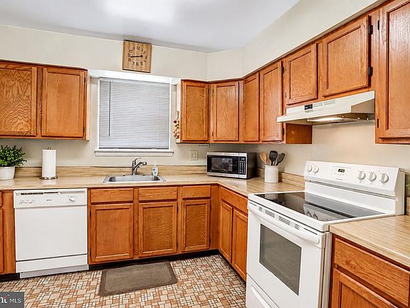 4th image of 6861 Snowberry Ct