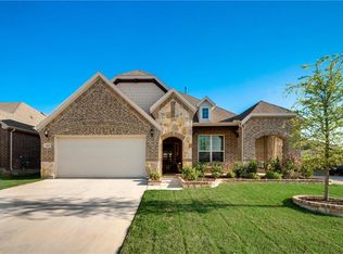 1900 Brahorn Ln, Fort Worth, TX 76131