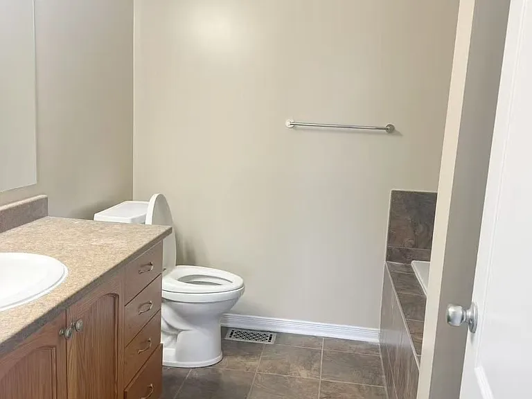 212 Losino Cres — Photo 19