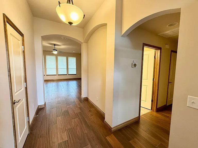 706 Sedona Dr — Photo 3