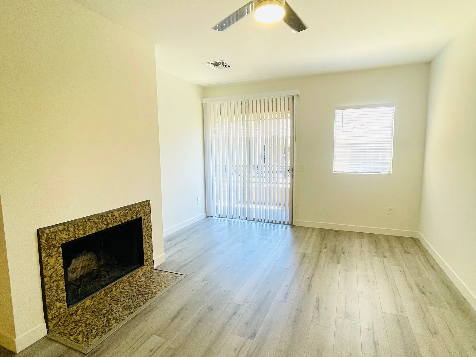2 bed, 1172 sqft, $1,950 — Photo 2