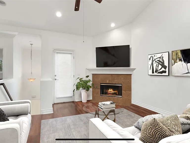 15612 Van Ness Ave #4 — Photo 2