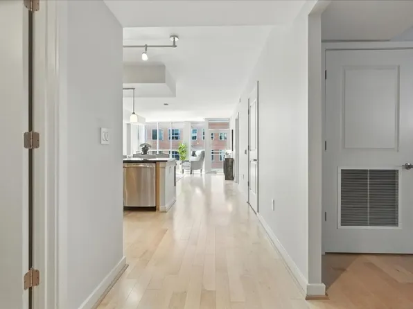 1025 1st St SE, Washington, DC