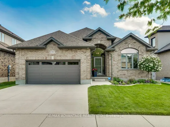 982 Medway Park Dr, London, ON N6G 0K7