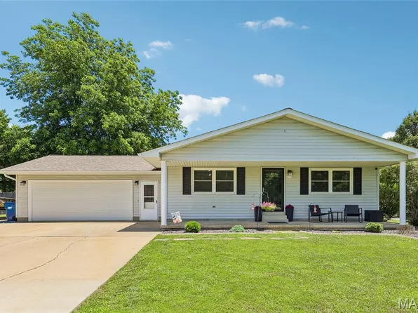 8 Frisse Ct, Highland, IL 62249