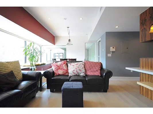 Sold by Aclawrence | media 7