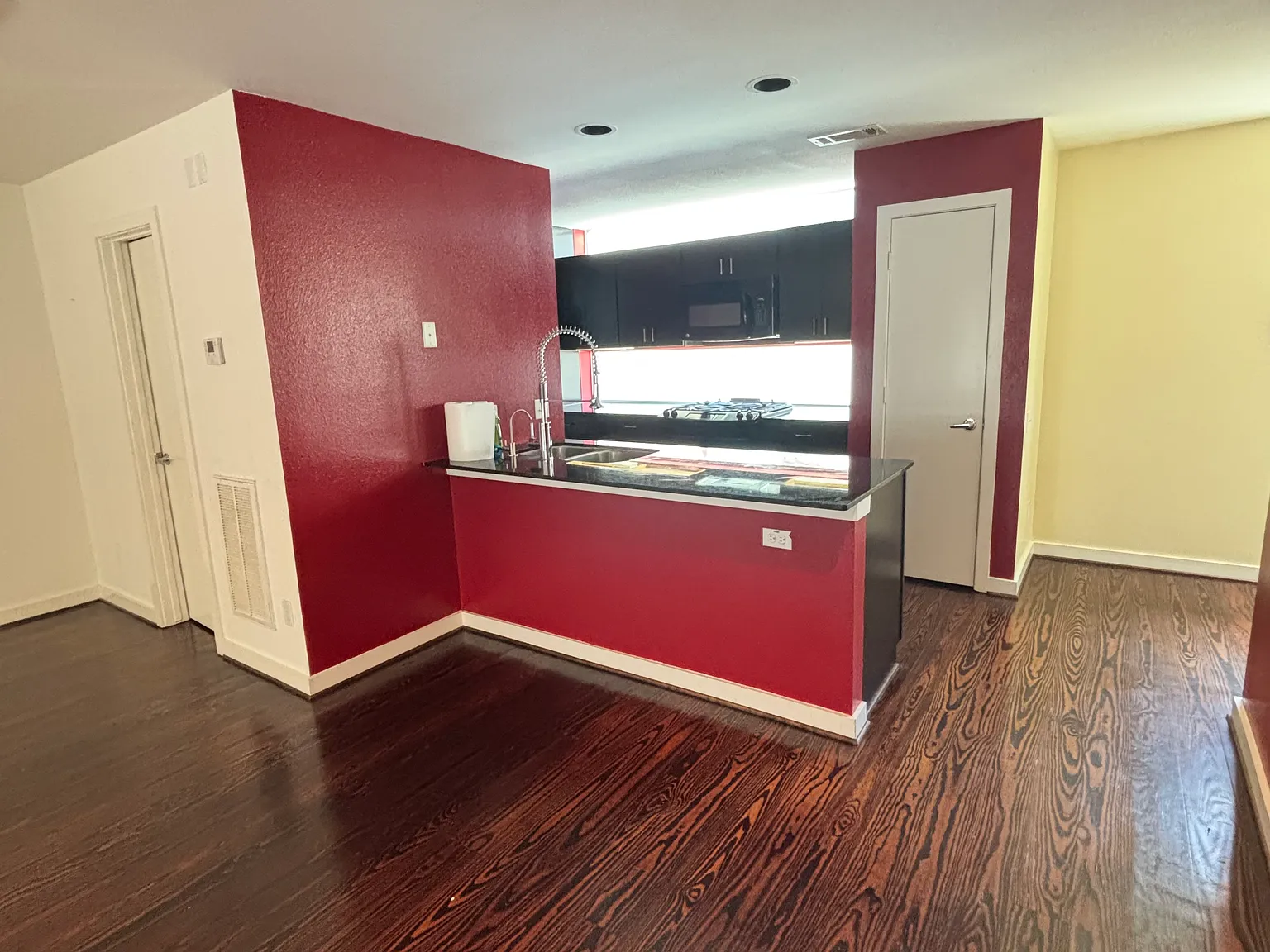 2429 Wentworth St — Photo 4