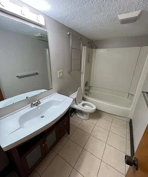 808 Pinewood Ct #808 — Photo 12