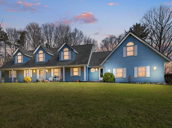 8894 Lakeshore Ave, West Olive, MI 49460