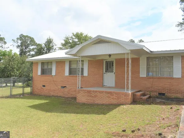 1660 Woodland Dr, Soperton, GA 30457