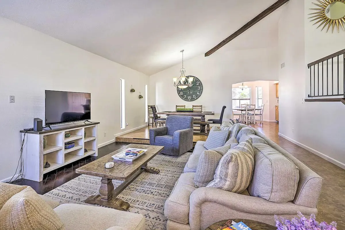 4 bed, 2585 sqft, $4,800 — Photo 4