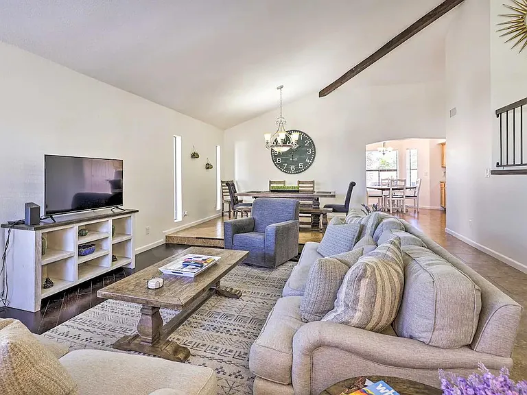 6615 E Kings Ave — Photo 4