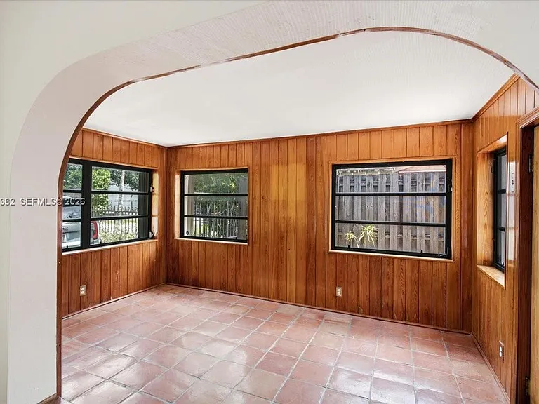 2550 Trapp Ave — Photo 5
