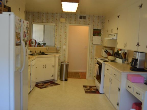5th image of 270 Longview Dr