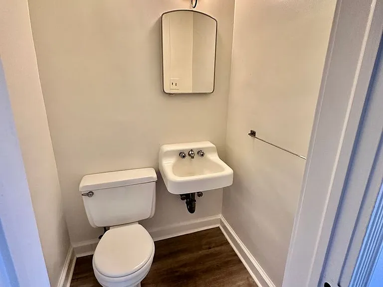 4422 Greenwich Pkwy NW — Photo 13