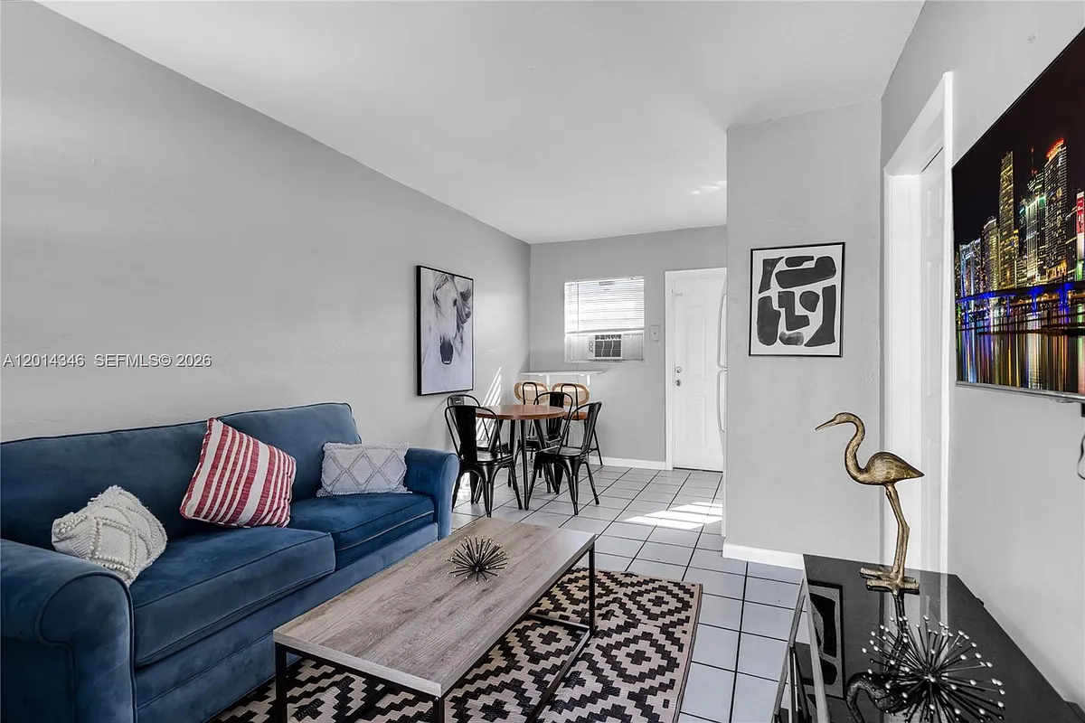 Building Photo - 105 SW 5th Ct #2