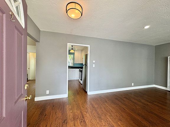 4th image of 165 De Witt Ave