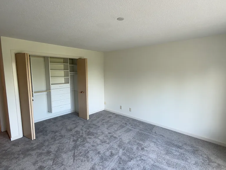 Chelsea Condos — Photo 40