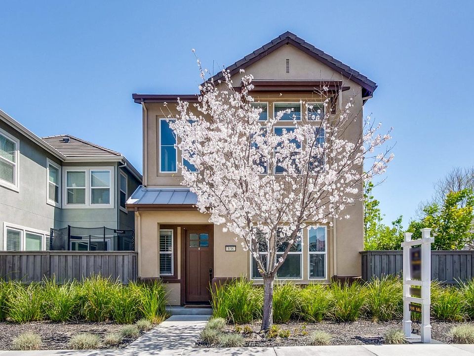 1st image of 838 Blue Opal Dr